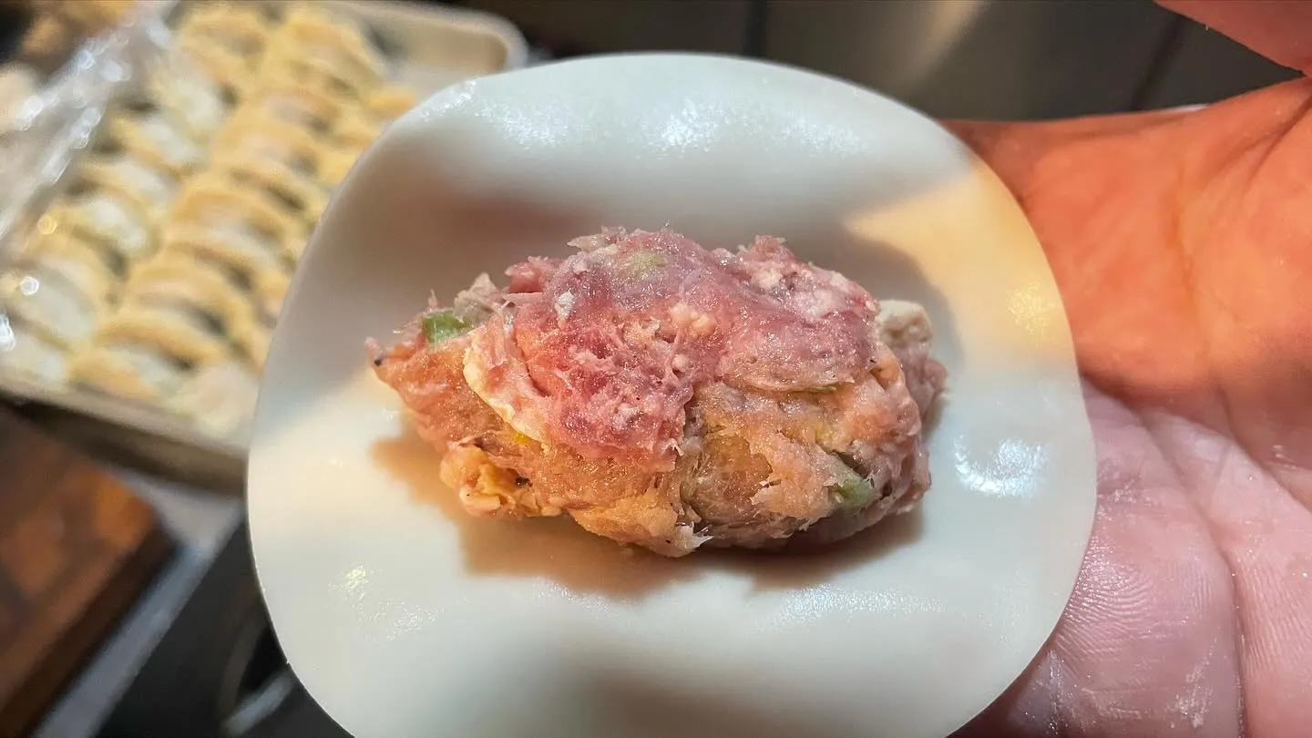 2024/01/25 贅沢餃子試作中！！フォアグラ餃子com...